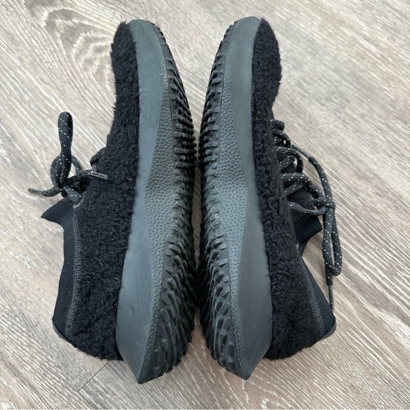 Allbirds Women's Wool Dasher Fluffs sneakers, athletic, athleisure, gym friendly - Picture 4 of 12